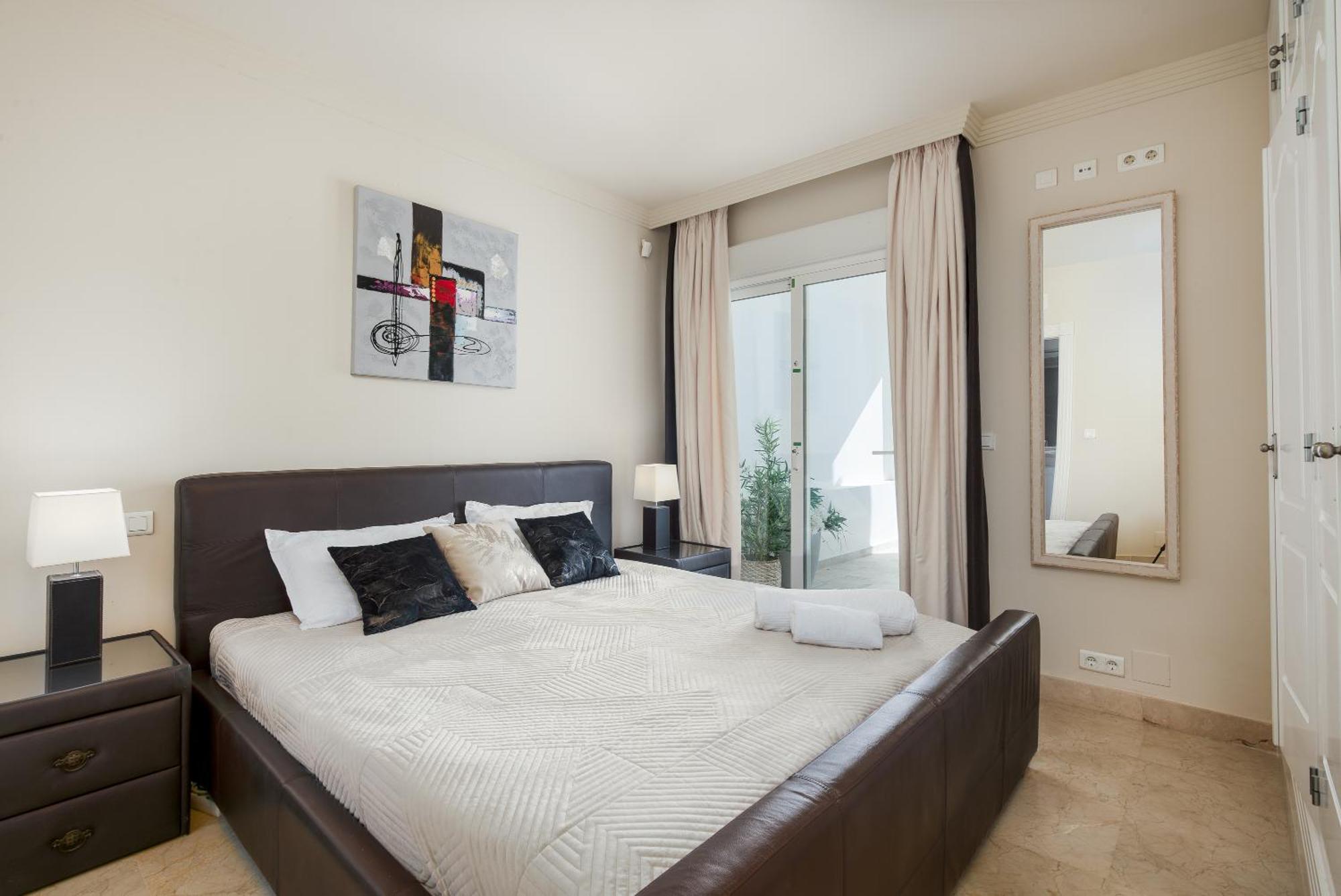 Sinfonia - 2br, Pool Appartement