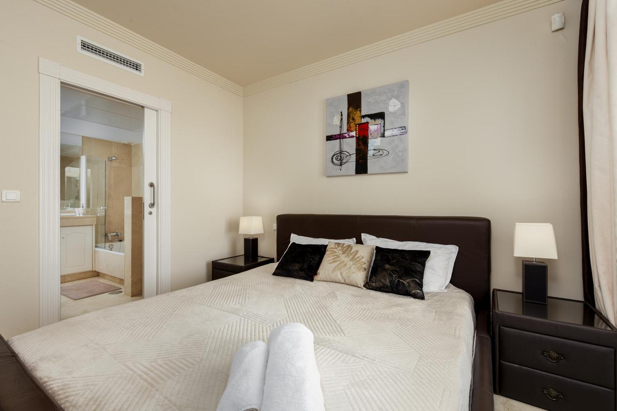 Sinfonia - 2br, Pool Appartement *