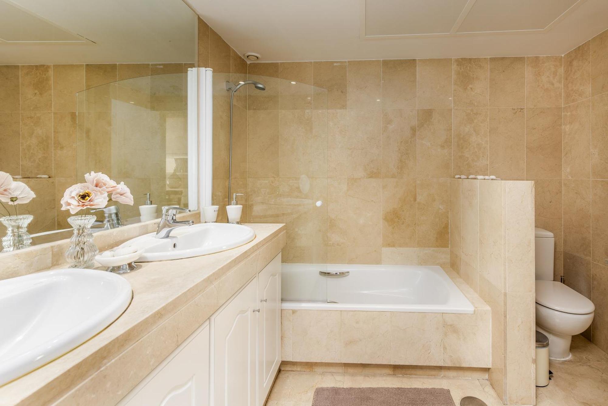 Sinfonia - 2br, Pool Appartement *